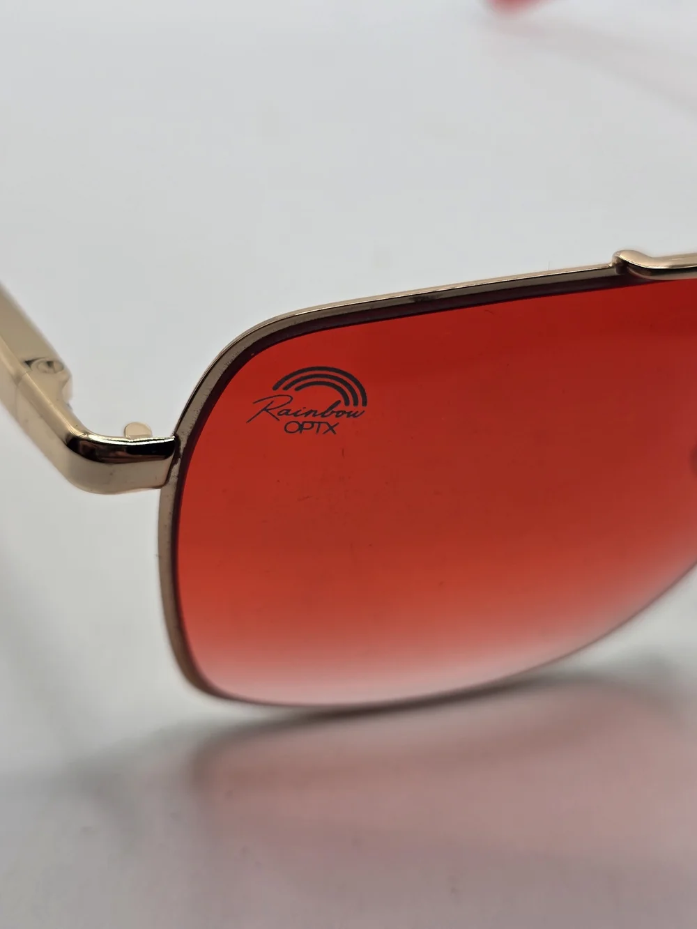 Rainbow Optx Leo Gold Frame Men’s Sunglasses with Red Gradient Lenses